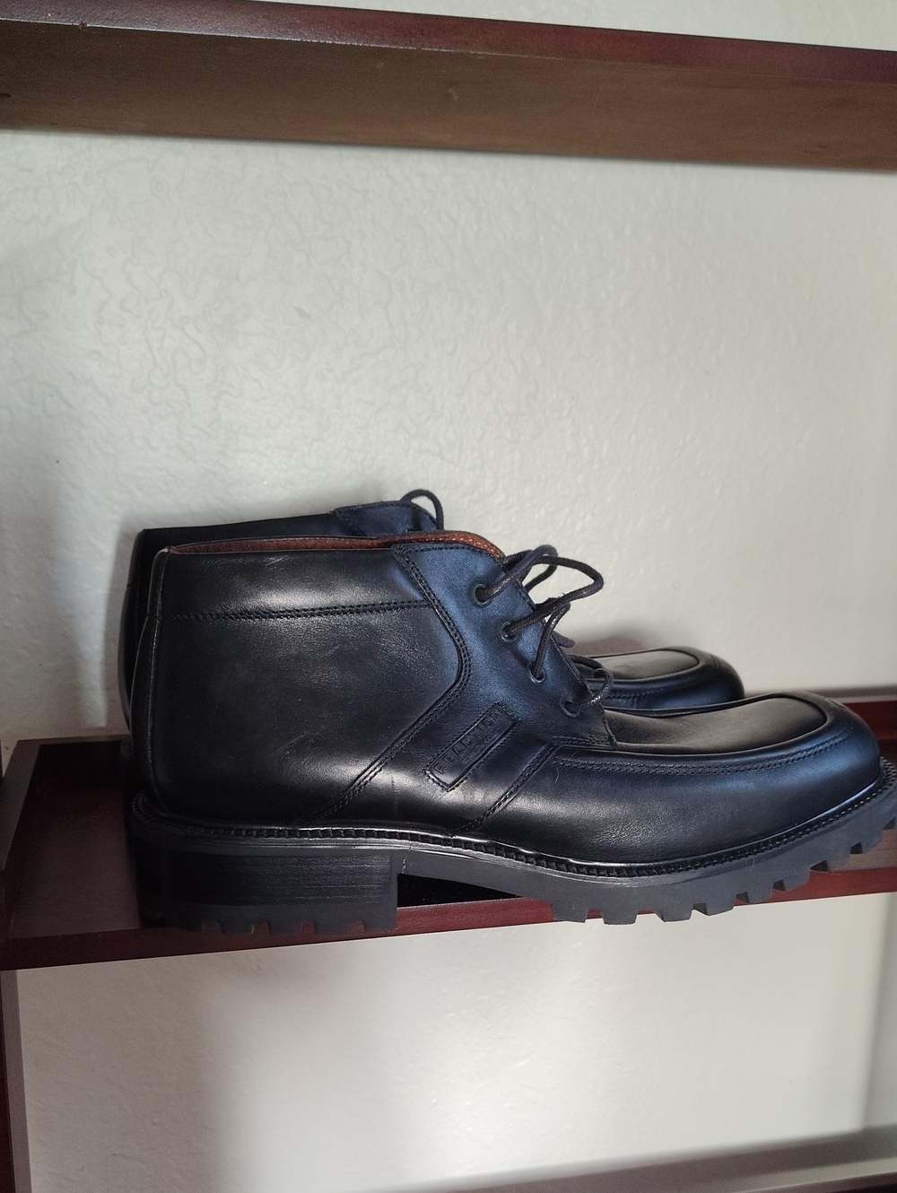 Kenneth Cole Reaction Black Leather Chukka Boots with Brown Collar Accent